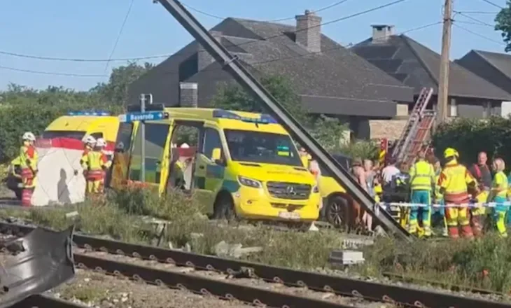 Tragjike në Belgjikë/ Treni përplaset me autobusin shkollor, disa viktima
