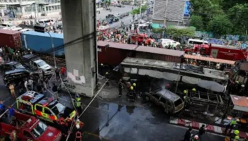 Treni përplaset me autobusin në Bangkok, 8 të vdekur