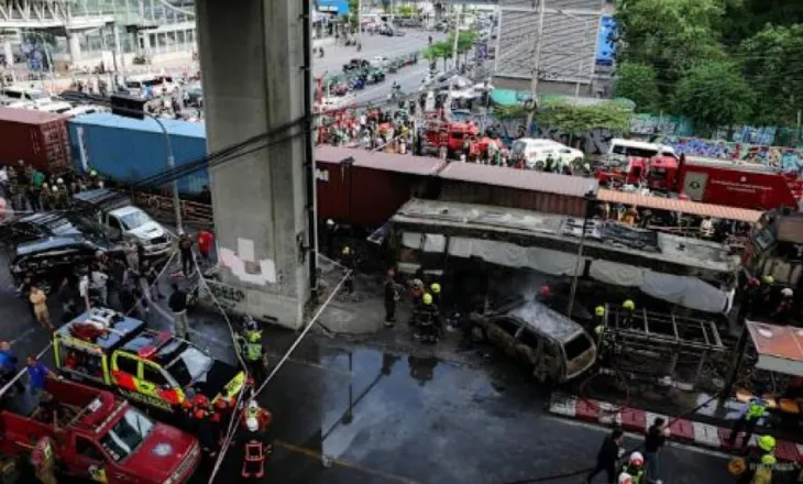 Treni përplaset me autobusin në Bangkok, 8 të vdekur