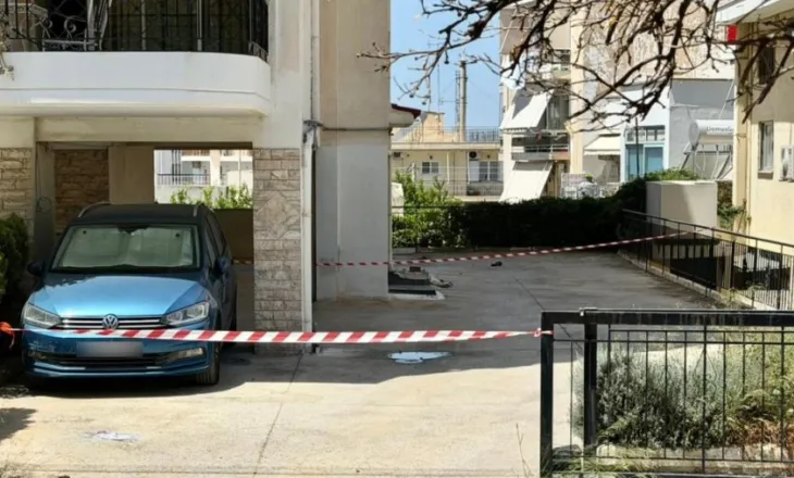 Triller në Greqi/ 2 vajza hidhen nga kati i gjashtë i pallatit, njëra ndërron jetë në spital, tjetra lufton për jetën