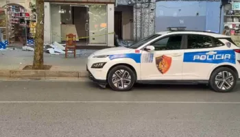 Tritol në një binzes në Tiranë, panik tek banorët e pallatit, dyqani i përket pronarit të Mcn Tv, Endri Meksi