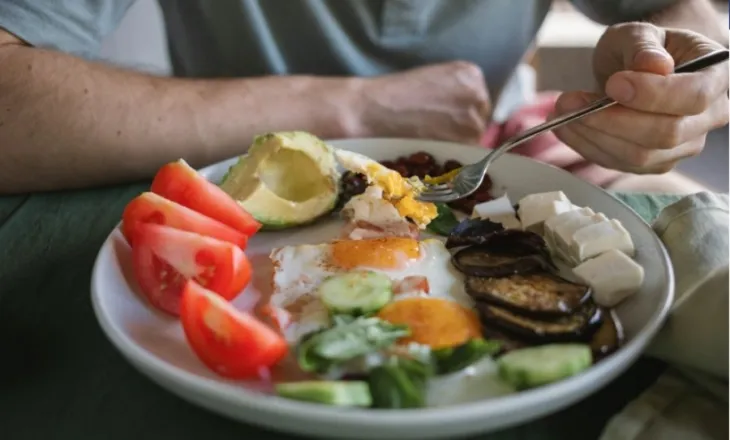 Truku më i thjeshtë për humbje peshe që nutricionistët ua rekomandojnë të gjithëve