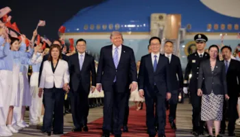 Trump arrin në Pekin, pritet nga zëvendëspresidenti Han Zheng