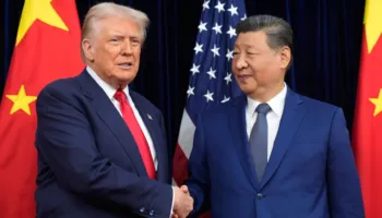 Trump dhe Xi takohen në Pekin, në tryezë Irani, Tajvani dhe lufta tregtare SHBA–Kinë