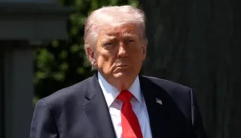 Trump: Irani do të “fshihet nga faqja e dheut” nëse godet anijet amerikane në Hormuz