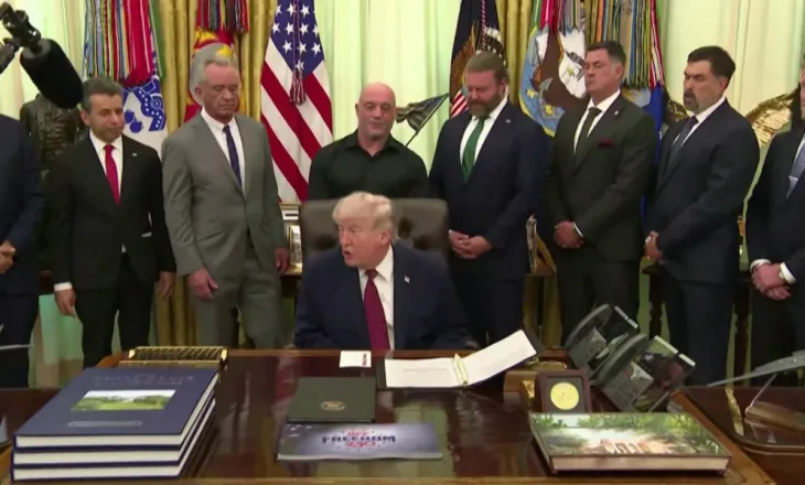 Trump ‘mesazh’ me bomba Iranit, foto të gjeneruara me ‘AI’ ku shfaqen anijet në flakë