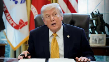 Trump: Nuk do të ndihesha mirë që uraniumi iranian të shkonte në Rusi apo Kinë