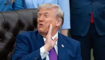 Trump synon zgjerimin e operacionit ushtarak ‘Projekti Liria’ mbi Ngushticën e Hormuzit ndërsa vazhdojnë bisedimet me Iranin