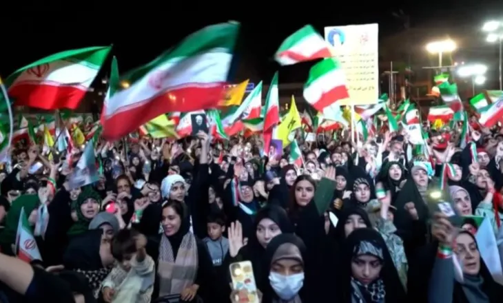 Tubim pro-Iran në Teheran/ Protestuesit sfidojnë Trump: Nuk guxon të sulmojë më