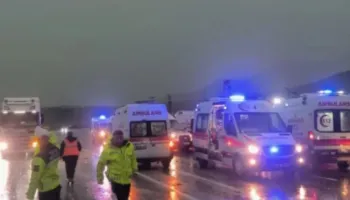Turqi/ Përmbyset autobusi, humbin jetën katër persona, plagosen dhjetëra të tjerë