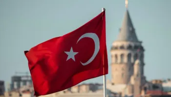 Turqia “përfiton nga lufta e Iranit”, tërheq investitorët e huaj me ulje taksash