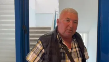 “U kthye diktatura në PD”, demokrati i indinjuar me Berishën për referendumin, e krahason me Enver Hoxhën