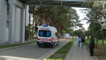 U përplas nga një automjet në Pogradec, ndërron jetë në spital 80-vjeçari