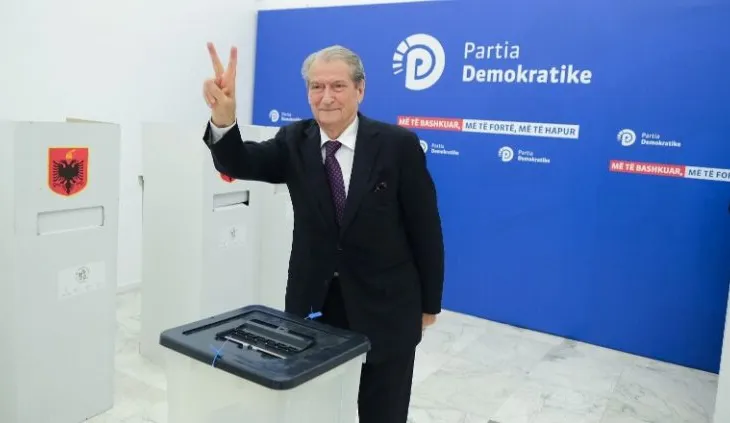 U rikonfirmua si kryetar i Partisë Demokratike, IDC-CDI uron Berishën