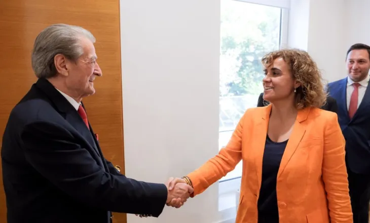 U rikonfirmua si kryetar i PD-së/ Berisha takim me Sekretaren e Përgjithshme të PPE-së: Shqiptarët e meritojnë integrimin në BE, por…