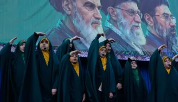 Udhëheqësi suprem i Iranit zotohet të mbrojë kapacitetet bërthamore dhe raketore të vendit