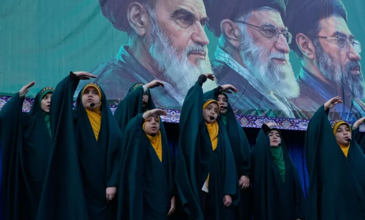 Udhëheqësi suprem i Iranit zotohet të mbrojë kapacitetet bërthamore dhe raketore të vendit