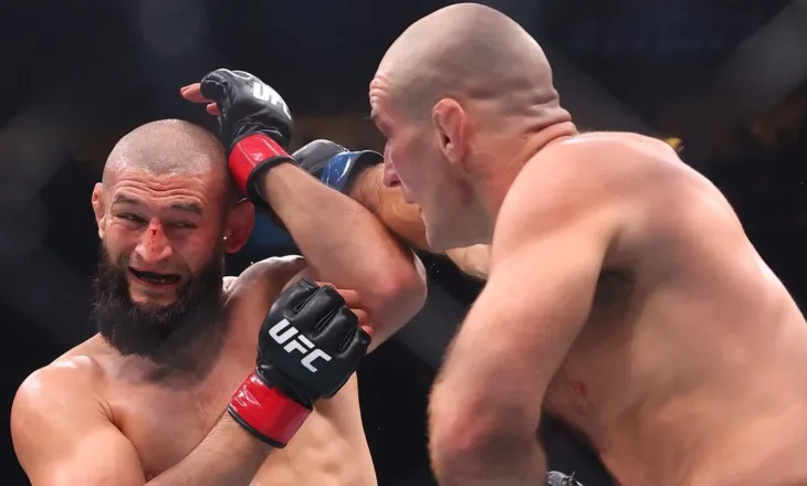 UFC-328/ Strickland mund Chimaev dhe rikthehet kampion bote, Joshua Van mbron titullin në peshën “flyweight”