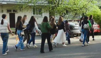 Vajzat shqiptare po ikin drejt qyteteve, periferia mbetet bosh