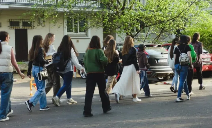 Vajzat shqiptare po ikin drejt qyteteve, periferia mbetet bosh