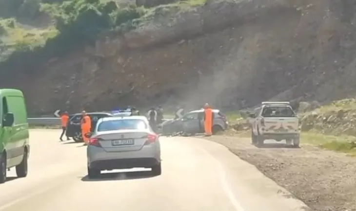 VIDEO/ Aksident pranë tunelit në rrugën Kardhiq-Delvinë, përplasen dy automjete