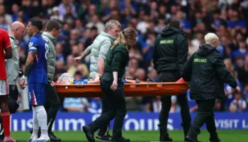 Video/ Dëmtim horror, talenti i Chelsea-t largohet nga fusha me maskë oksigjeni pas përplasjes së frikshme në zonë