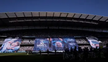 VIDEO/ Ditë lamtumirash te Manchester City, tifozët homazh për Guardiolën, Bernardo Silvën dhe John Stones