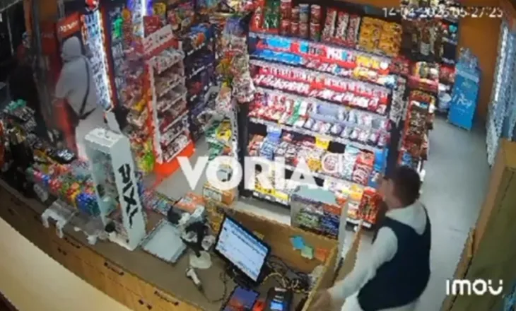 VIDEO/ Grabitësit futen në dyqan, pronari shqiptar i ndjek me shkop bejsbolli: Hajde këtu të q…