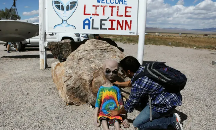 VIDEO/ ‘Ka ardhur koha t’i shohë publiku’ – SHBA publikon dosjet për alienët dhe UFO-t