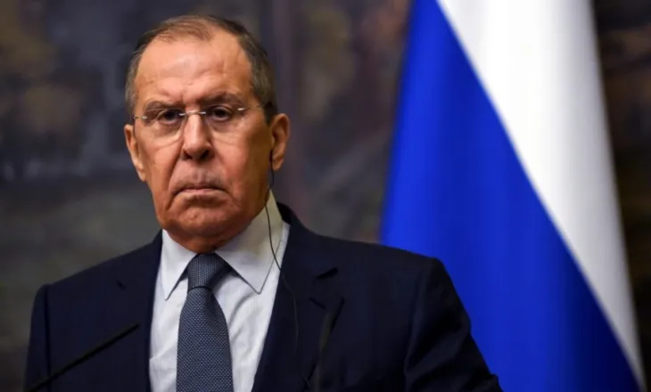 VIDEO/ Lavrov kërcënon gazetarin: Nëse nuk e dorëzon telefonin, sigurimi do nxjerrë armën!