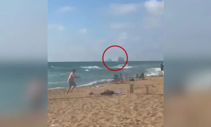 VIDEO/ Raketat e Hezbollahut bien afër bregdetit izraelit, plazhistët në qytetin e Nahariyas largohen të tmerruar nga shpërthimet