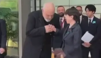 VIDEO/ Servilit nuk i ecën kësaj here: Kryeministrja japoneze refuzon gjestin e Ramës