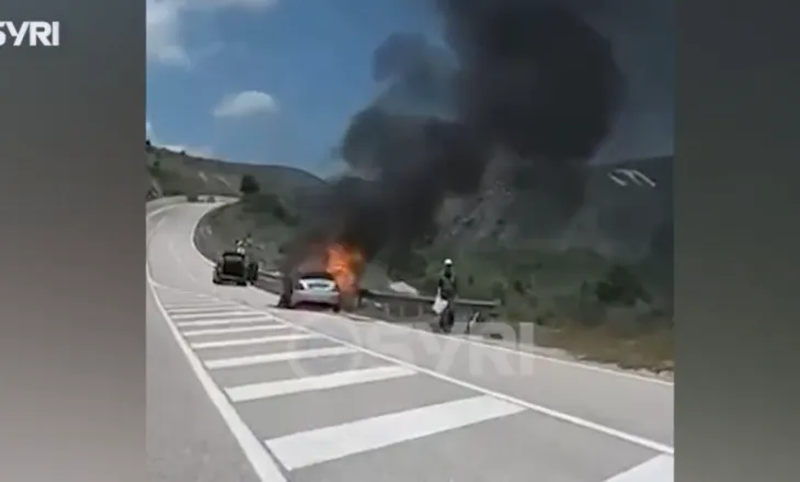 VIDEO/ Shpërthen në flakë makina në aksin rrugor Korçë-Ersekë