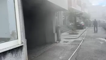 VIDEO/ Zjarr brenda një parkingu në Shkodër, zjarrfikësja në vendngjarje