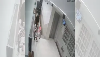 Vidhte sende te dyert e banesave, policia arreston hajdutin e lagjes në Durrës/ Momenti kur del me biçikletë nga pallati