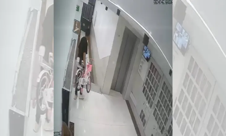 Vidhte sende te dyert e banesave, policia arreston hajdutin e lagjes në Durrës/ Momenti kur del me biçikletë nga pallati