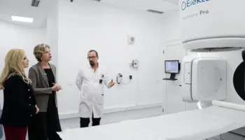 Vihet në funksion Akseleratori i 3-të në Spitalin Onkologjik, ministrja Sala: Po punojmë për brankiterapinë dhe…