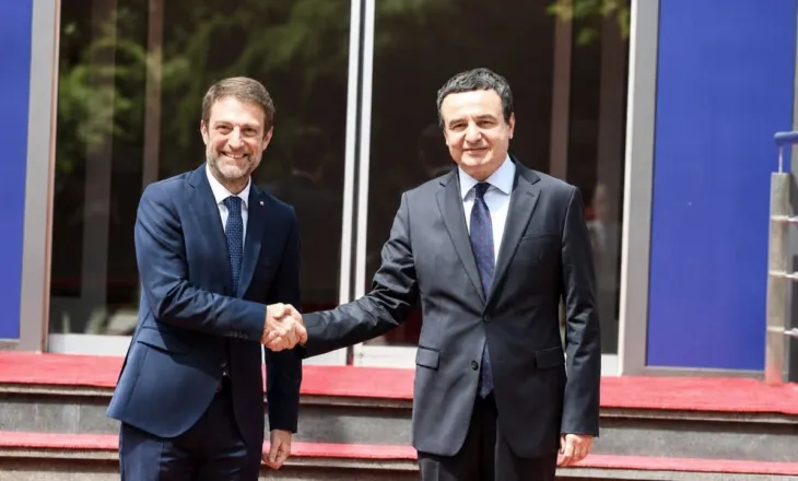 Vizita e ministrit Hoxha në Kosovë, takohet me presidenten në detyrë Albulena Haxhiu dhe kryeministrin Albin Kurti