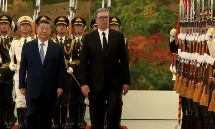 Vizita e Presidentit serb në Pekin, Xi Jinping e shpërblen Vuçiçin me ‘Medaljen e Miqësisë’