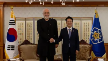 Vizita në Korenë e Jugut, Rama ndan foto nga takimi me homologun Kim Minseok. Në fokus të bisedimeve, teknologjia dhe AI