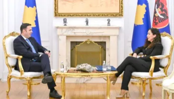 Vjosa Osmani bashkohet me LDK për zgjedhjet e 7 qershorit, prapaskenat nga lëvizja që mund të përmbysë balancat…