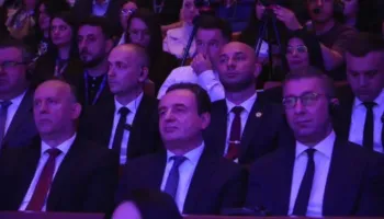 VLEN mblidhet në kongres, Kurti krah Mickoskit! Mungon himni shqiptar