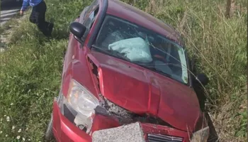 Vlorë/ Automjeti del nga rruga dhe përfundon në kanal