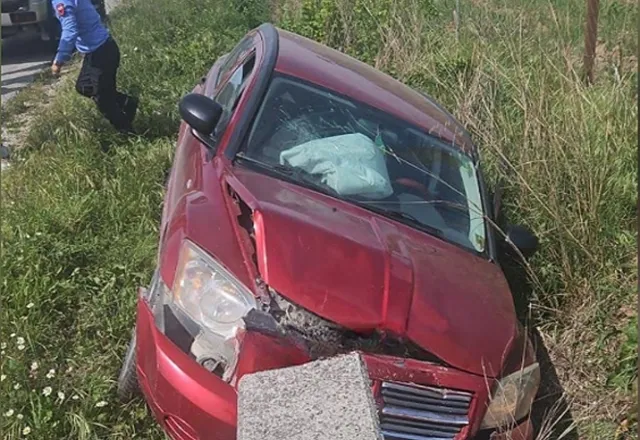 Vlorë/ Automjeti del nga rruga dhe përfundon në kanal