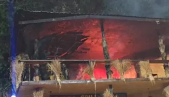 Vlorë/ Përfshihet nga flakët lokali në Radhimë