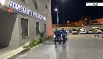 Vodhi një motomjet në Vlorë/ 20-vjeçari bie në pranga, i gjendet edhe një dorezë metalike grushti