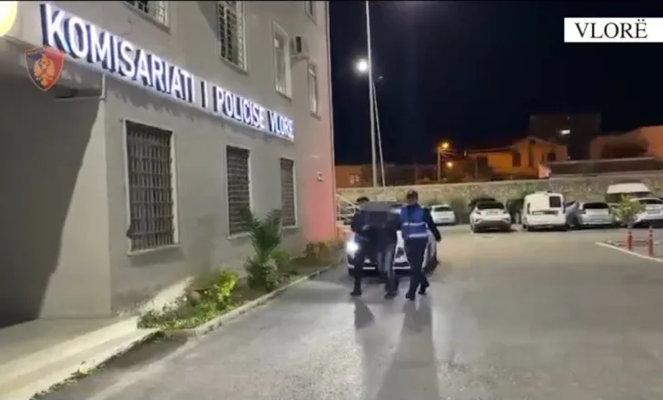 Vodhi një motomjet në Vlorë/ 20-vjeçari bie në pranga, i gjendet edhe një dorezë metalike grushti