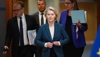 Von der Leyen kundër rrjeteve sociale: I trajtojnë fëmijët si mall, po bëjmë gati ligjin e ri