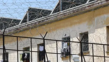Vrasja e dy të dënuarve në burgun grek! Arrestohen 11 persona, mes tyre një shqiptar, dyshohet se është autori…
