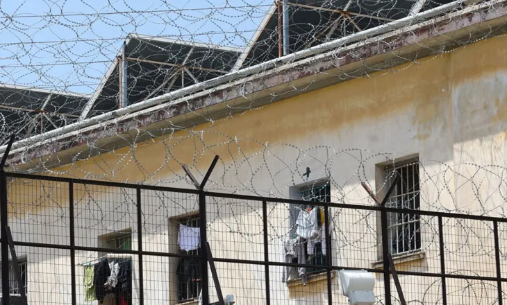 Vrasja e dy të dënuarve në burgun grek! Arrestohen 11 persona, mes tyre një shqiptar, dyshohet se është autori…